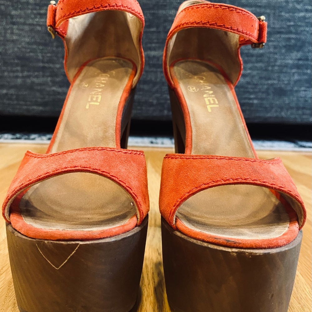 CHANEL Red Suede Wooden Platform Sandals (38) - Picture 10 of 16